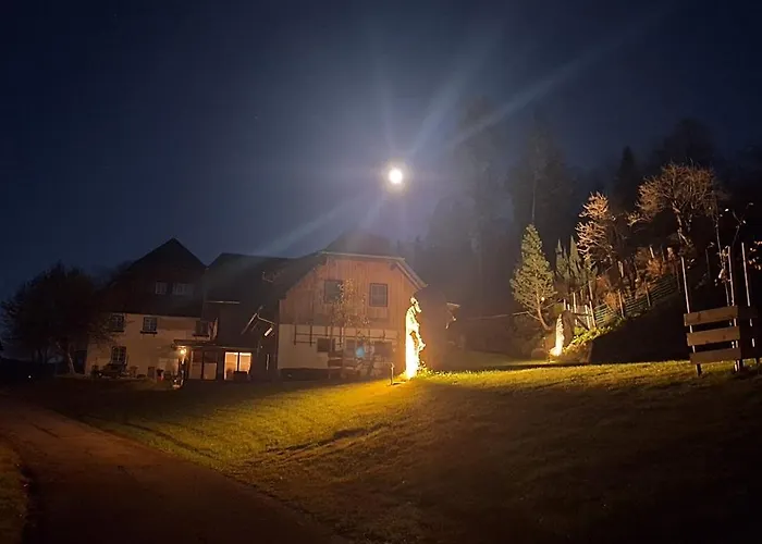 Steinerhof مزرعة للإقامة *